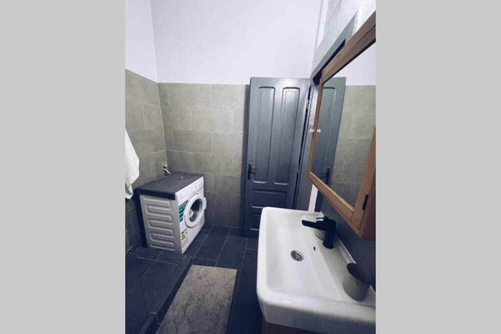 ☆Modern High Ceiling Apartment - Heart Of The City Oradea Exterior foto